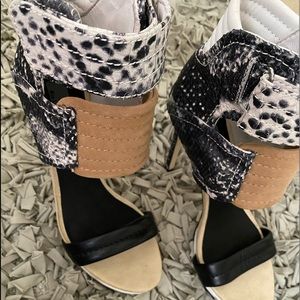 Mia Limited Edition Rocco' Grey Beige Snake Skin.